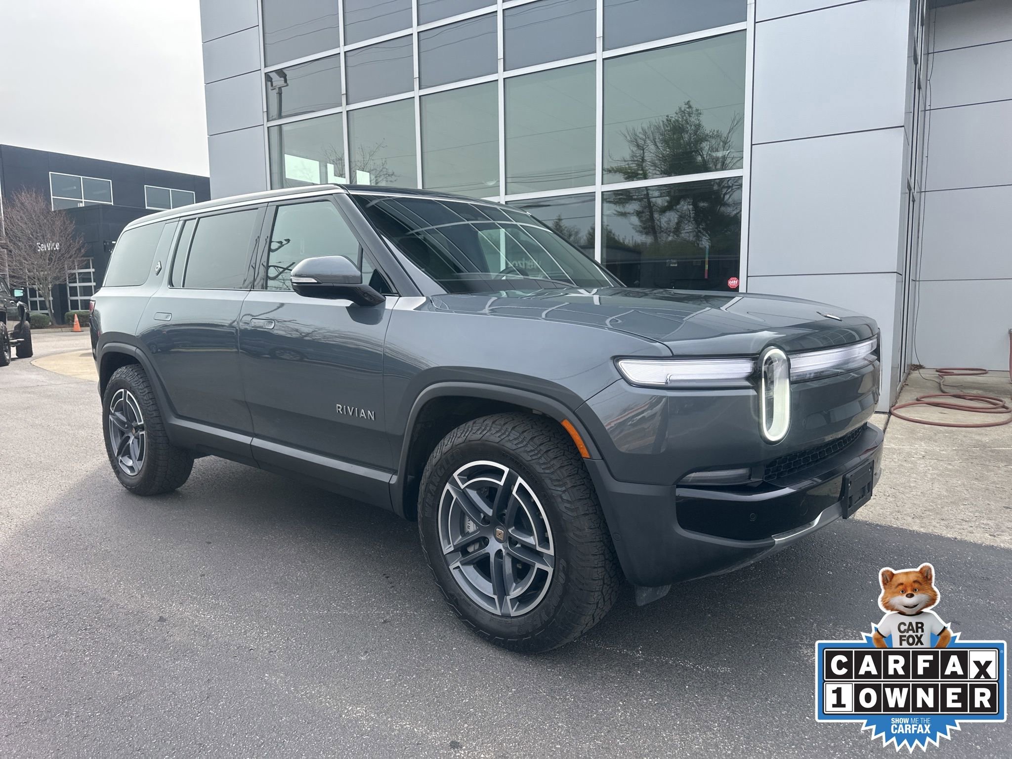 Used 2025 Rivian R1S Adventure image 1