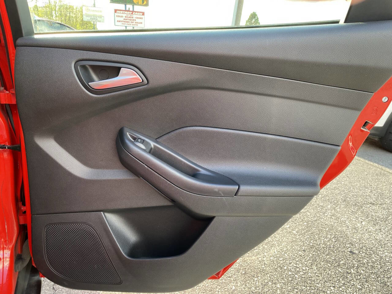 Used 2012 Ford Focus SE FWD image 18