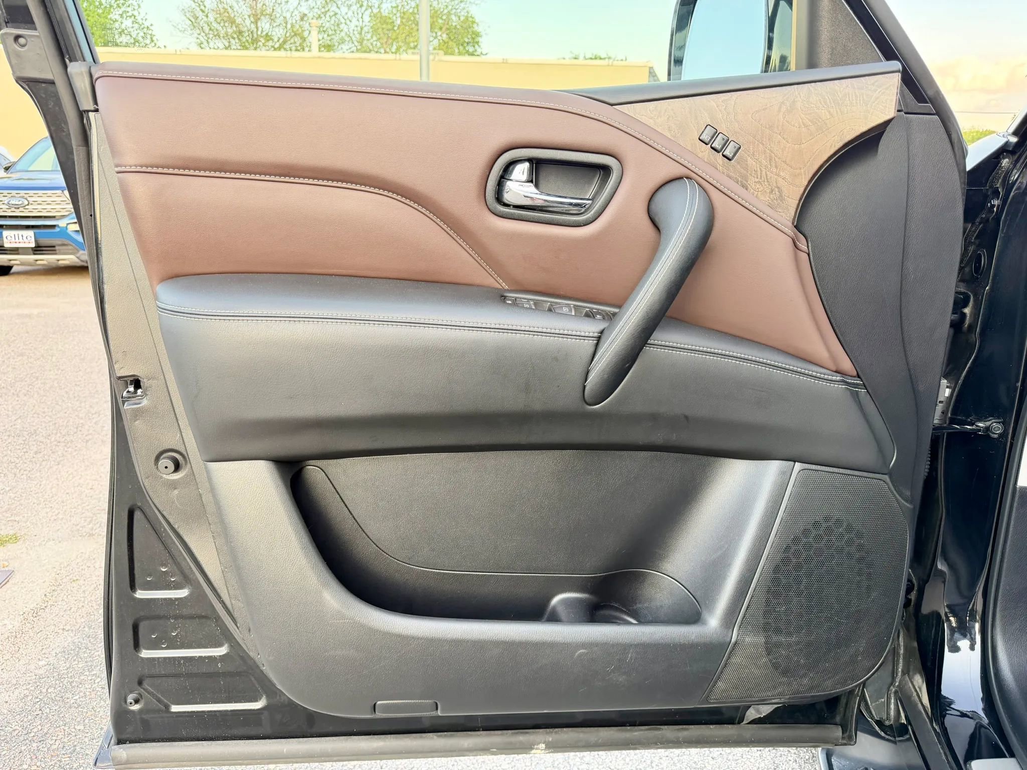 Used 2024 INFINITI QX80 Premium Select w/ Cargo Package AWD/4WD image 47