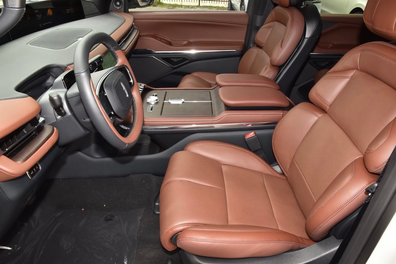 New 2026 Lincoln Navigator L Reserve AWD/4WD image 12