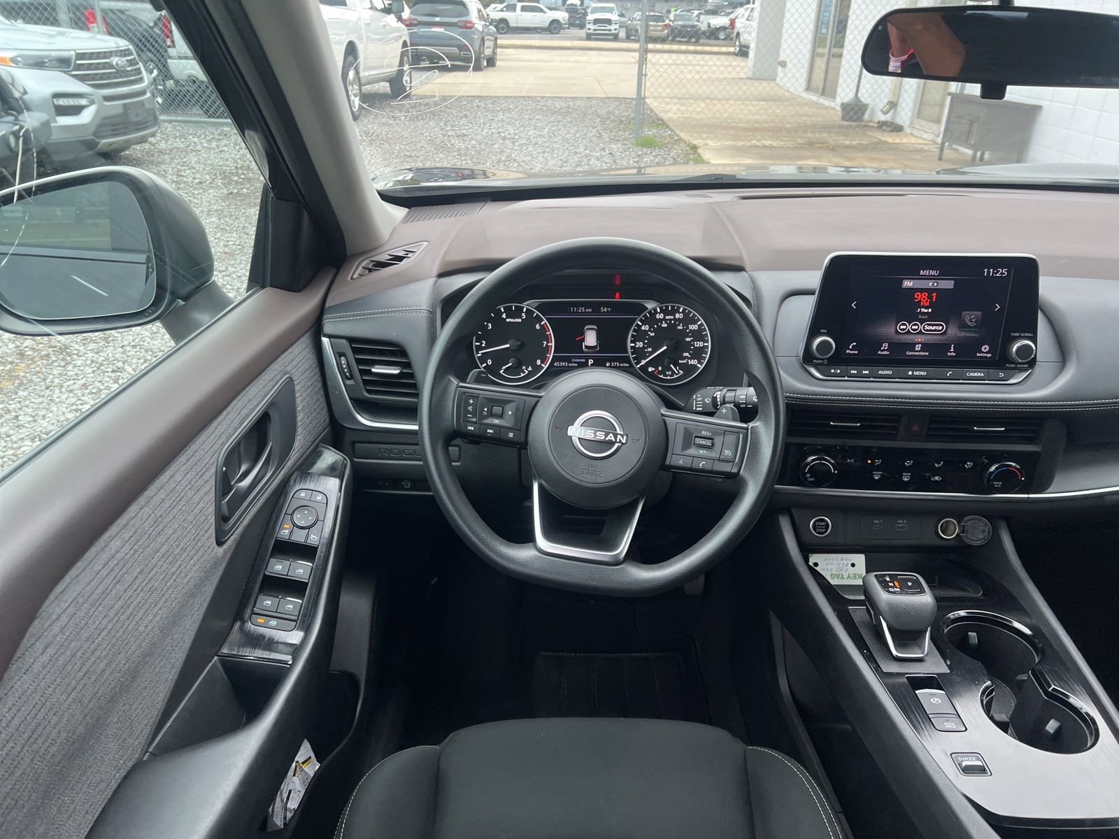 Used 2023 Nissan Rogue S image 11