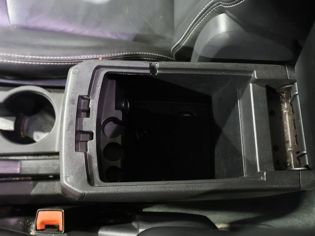 Used 2010 Dodge Avenger R/T image 27