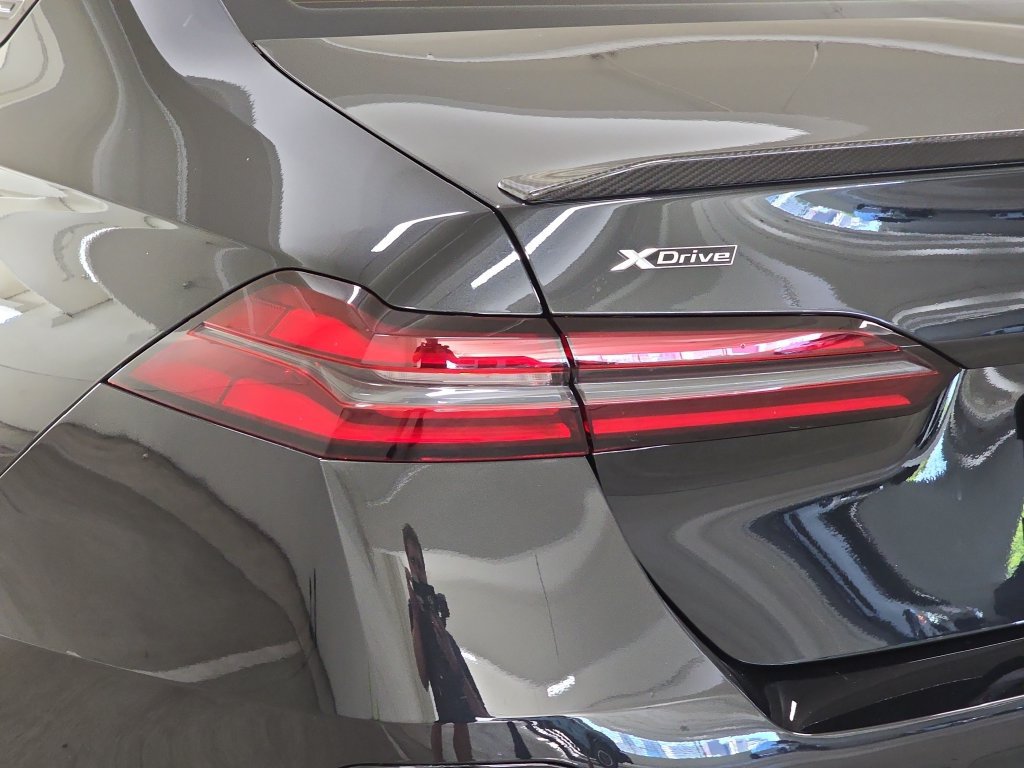 Certified 2026 BMW 550e xDrive AWD/4WD image 33