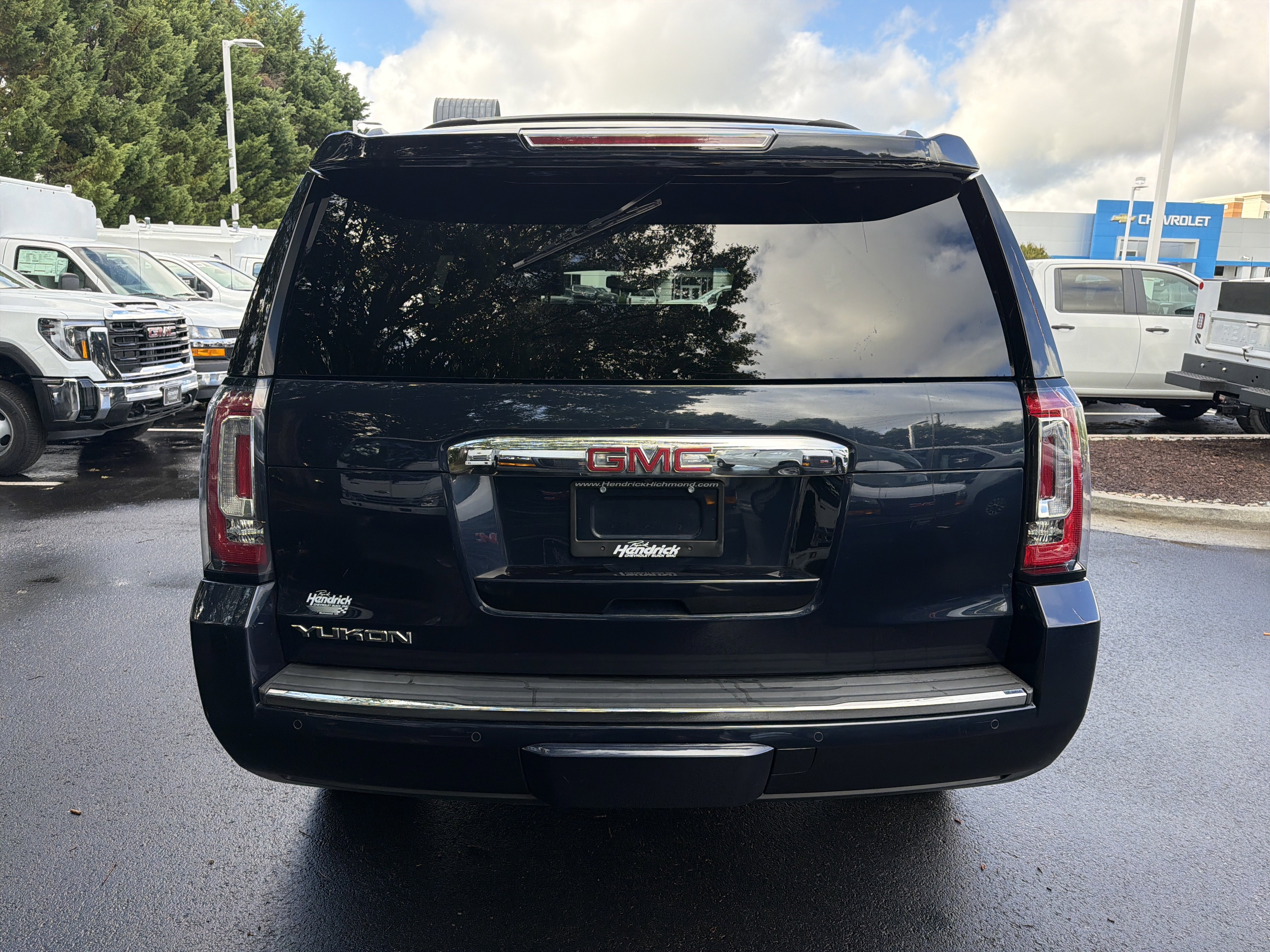 Used 2017 GMC Yukon Denali w/ Open Road Package AWD/4WD image 9