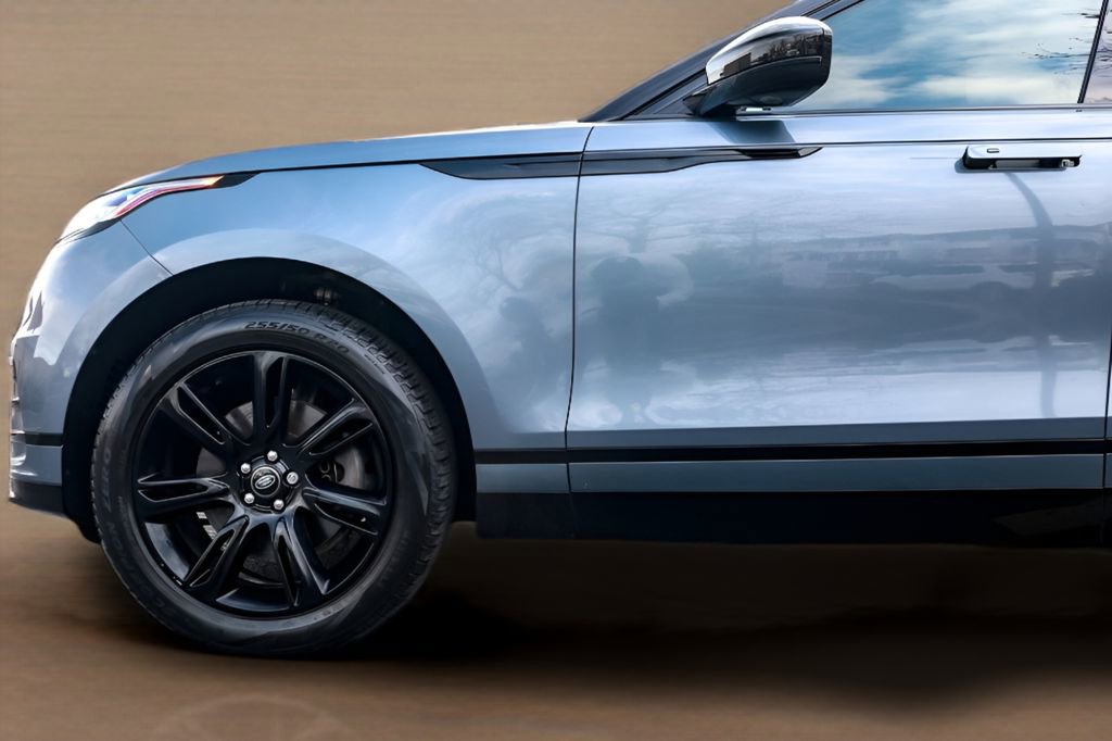 Used 2022 Land Rover Range Rover Velar R-Dynamic S image 6