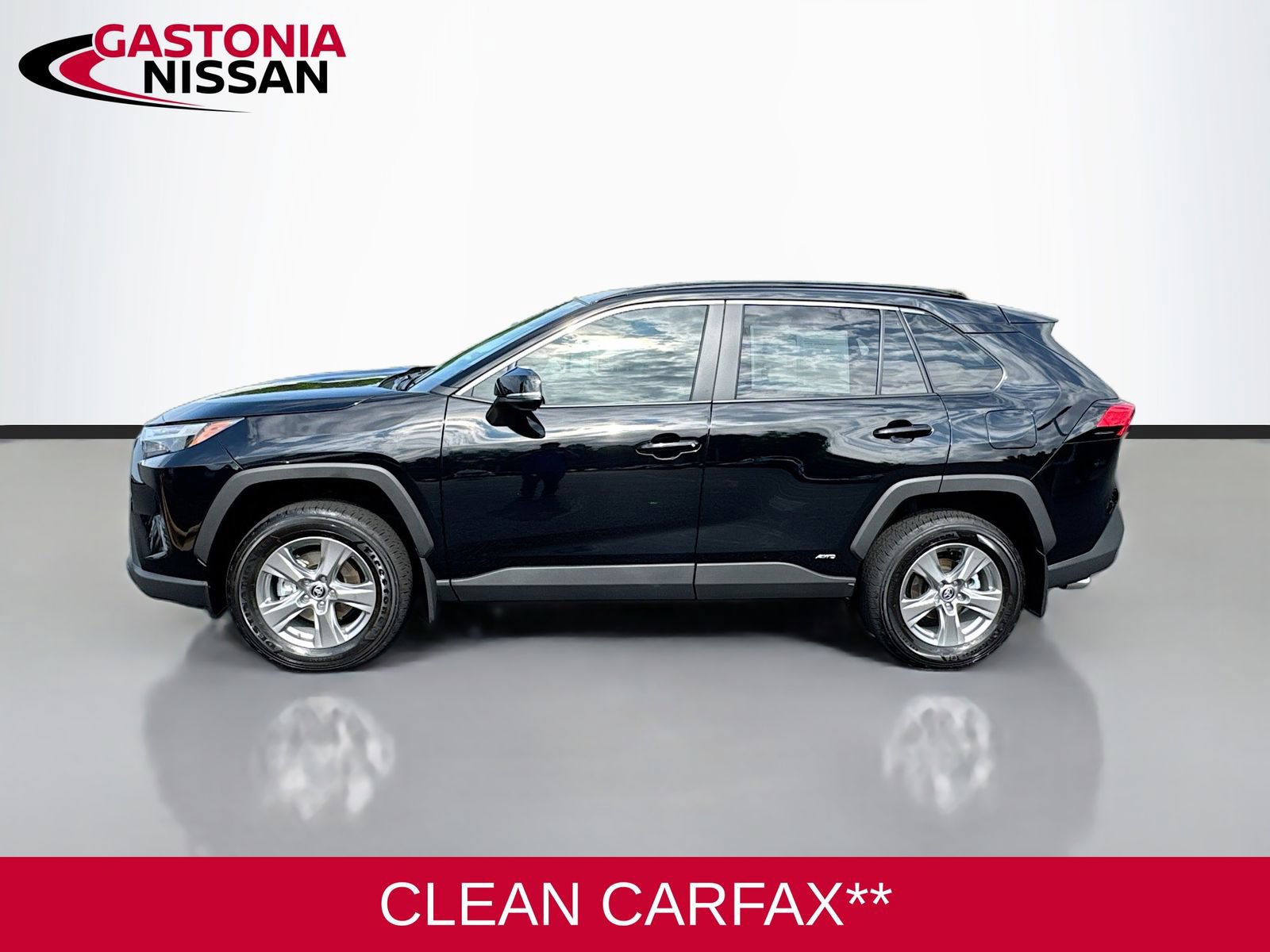 Used 2025 Toyota RAV4 XLE w/ Convenience Package AWD/4WD image 5