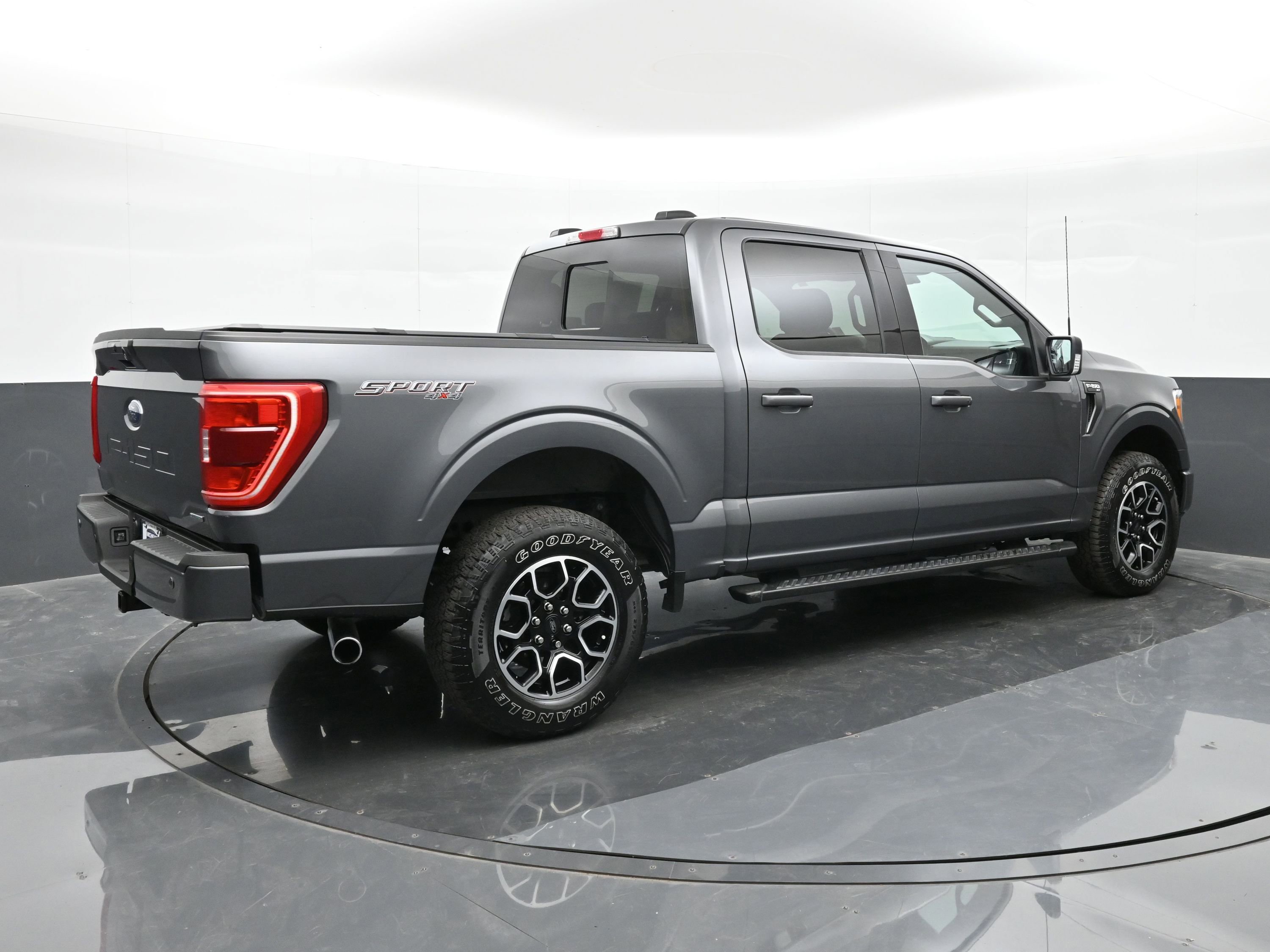 Used 2021 Ford F150 XLT w/ Equipment Group 302A High image 8