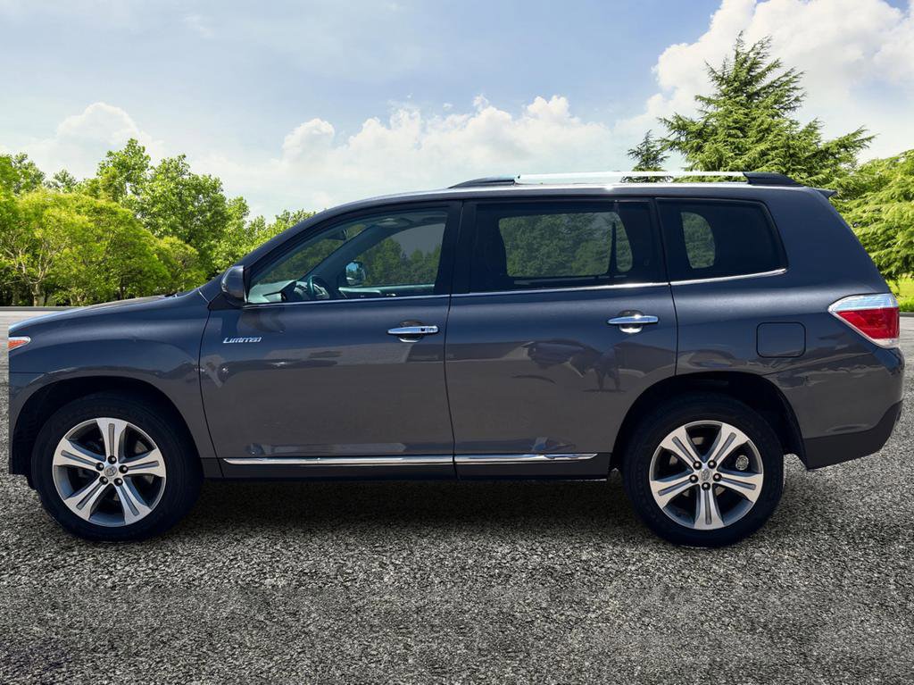 Used 2011 Toyota Highlander Limited w/ Tow Pkg AWD/4WD image 4