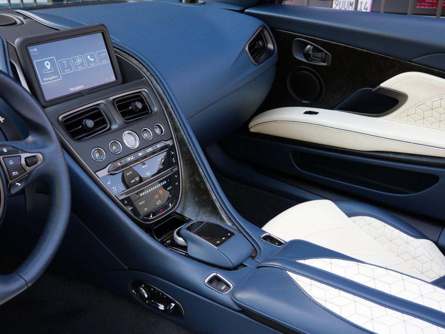 Used 2020 Aston Martin DBS Superleggera Volante RWD image 10
