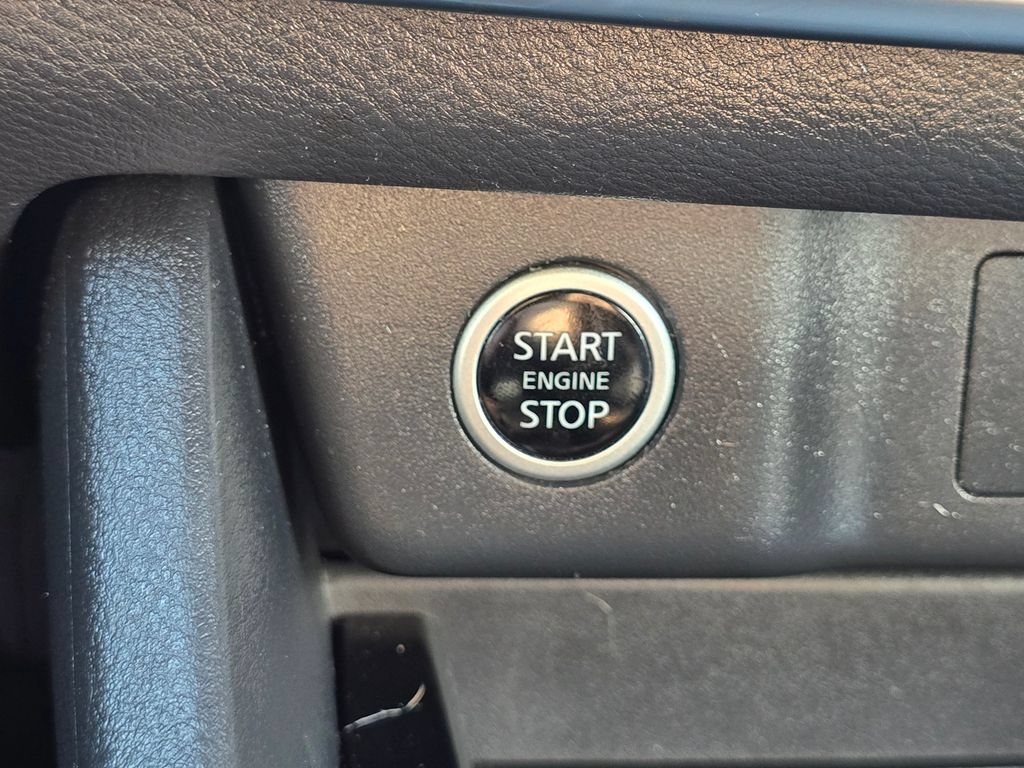Used 2022 Nissan Rogue SV AWD/4WD image 28