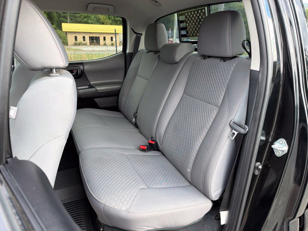 Used 2021 Toyota Tacoma SR5 AWD/4WD image 19
