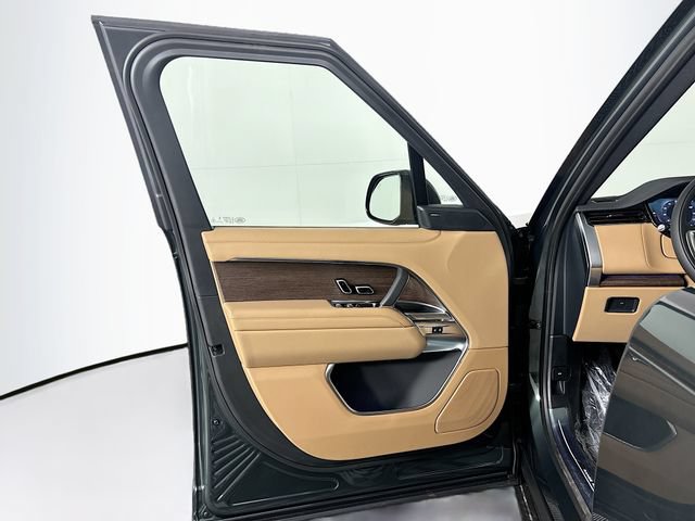 New 2026 Land Rover Range Rover Long Wheelbase SE AWD/4WD image 11