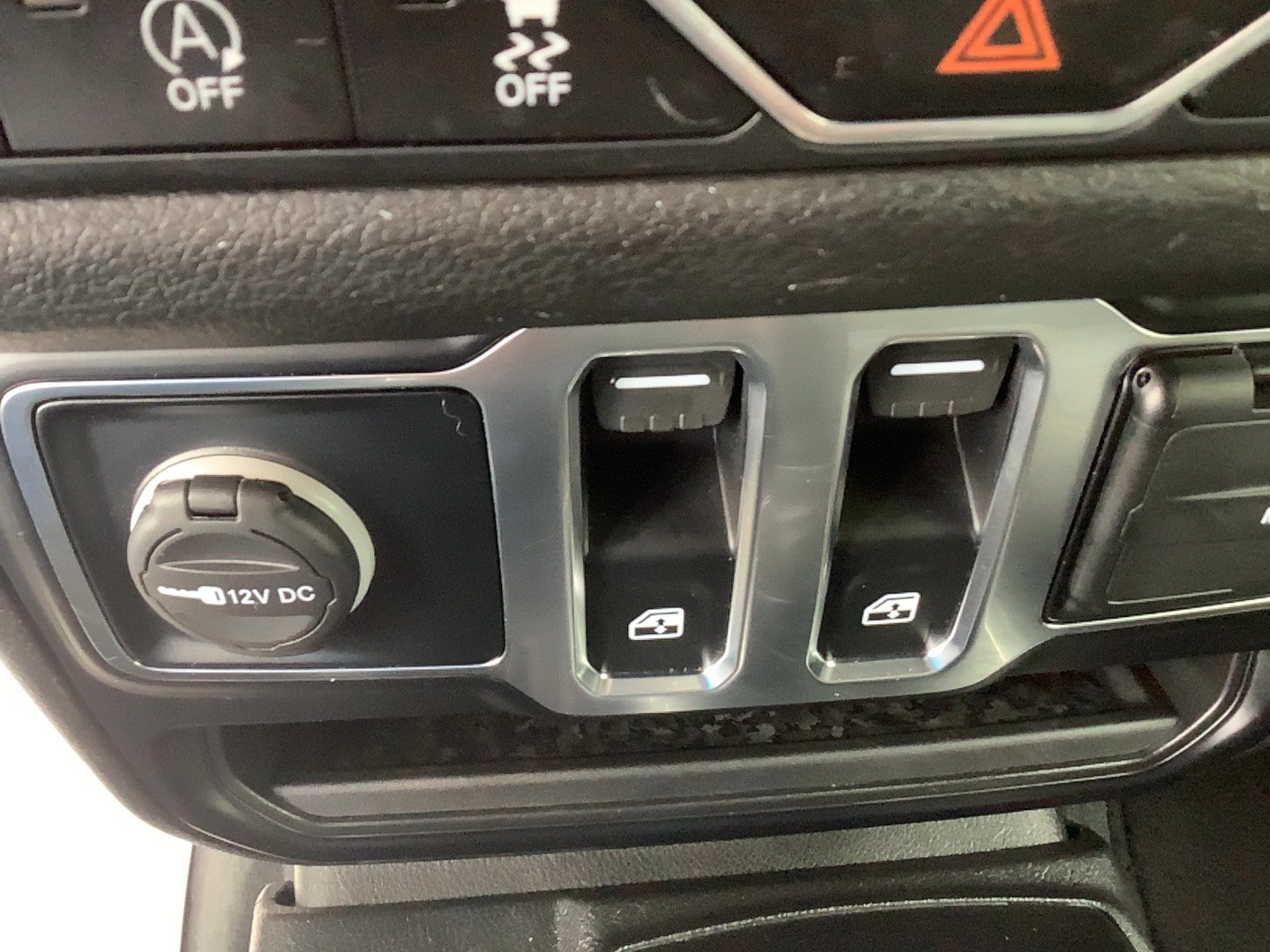 Certified 2024 Jeep Wrangler Sport AWD/4WD image 15