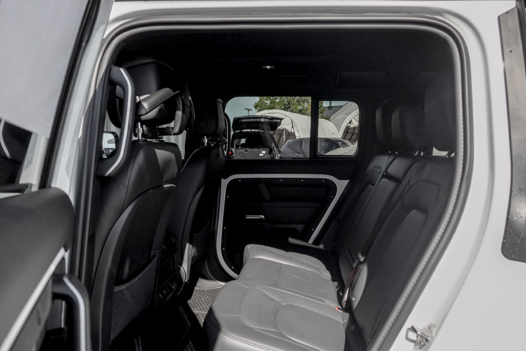 New 2026 Land Rover Defender 110 X-Dynamic SE AWD/4WD image 17