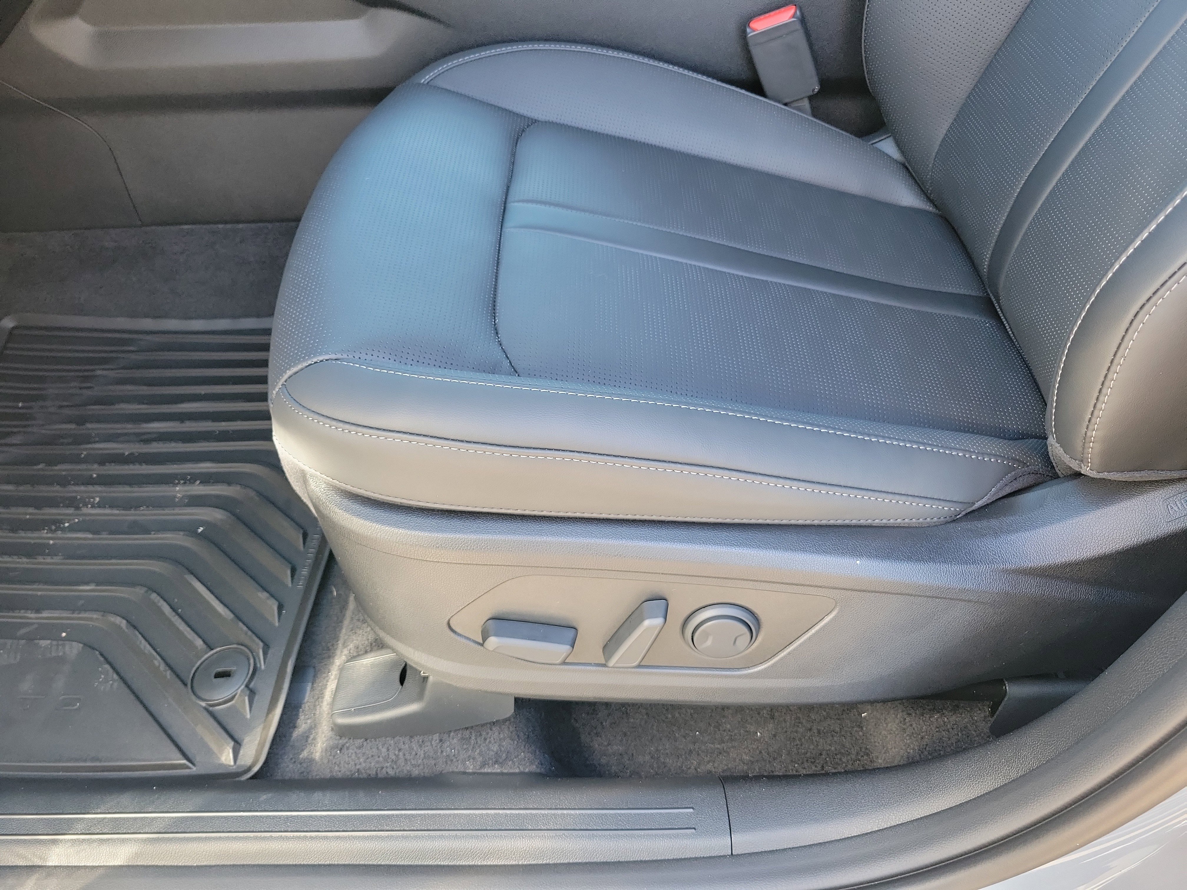 New 2026 Kia Sorento S w/ S Panoramic Sunroof Package image 5