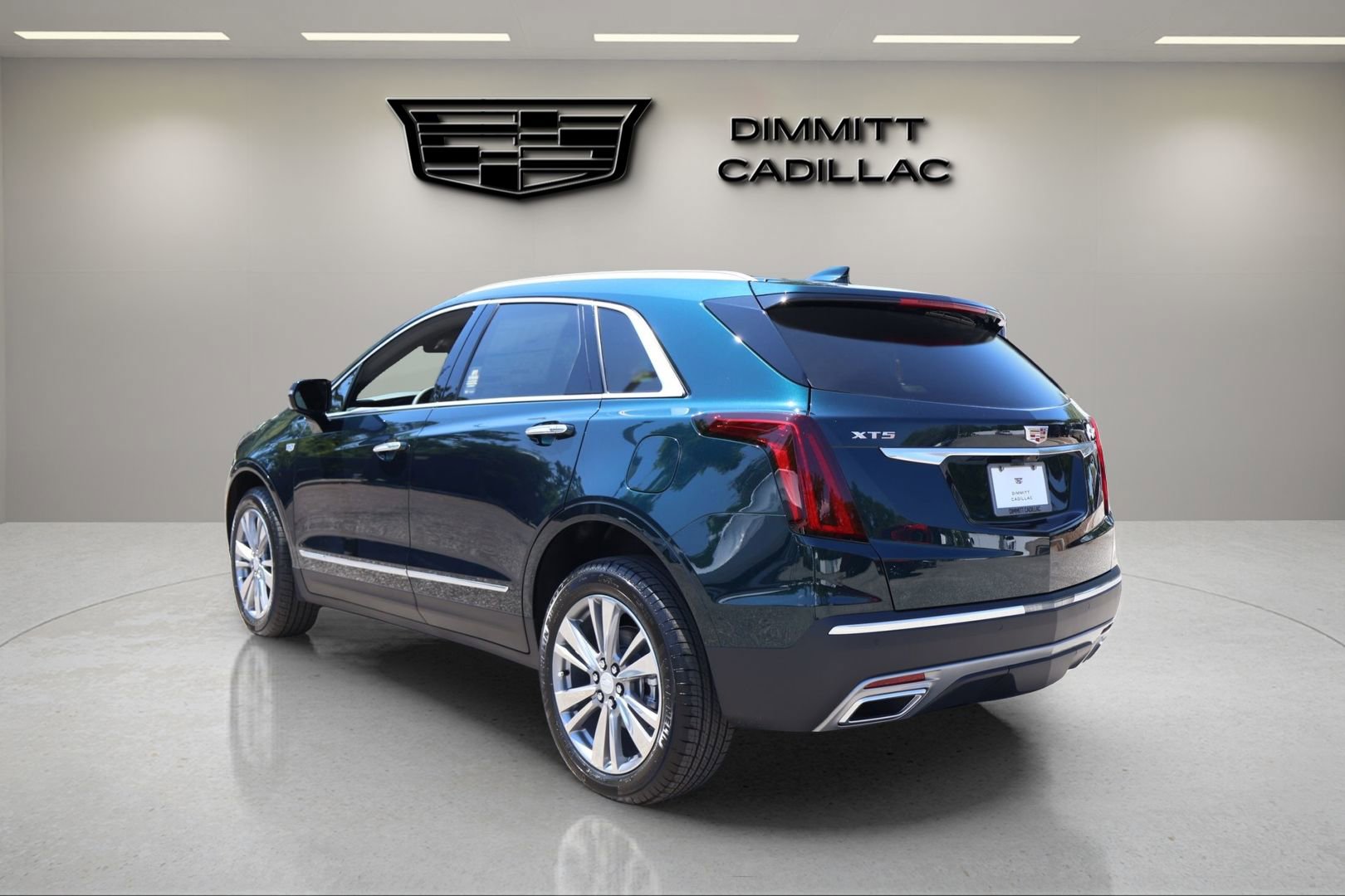 New 2026 Cadillac XT5 Premium Luxury w/ Driver Assist Package AWD/4WD image 3