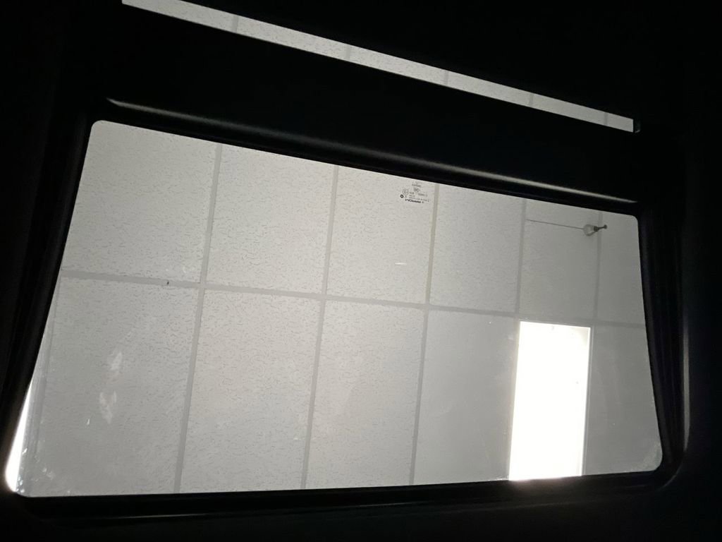 Used 2024 Chrysler Pacifica Premium image 18