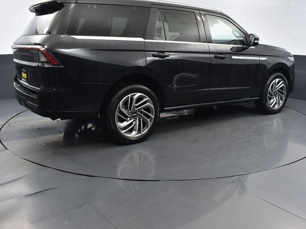 New 2025 Lincoln Navigator Reserve image 4