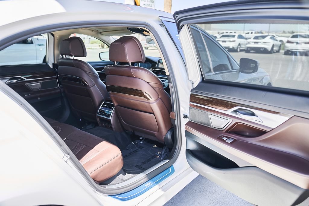 Used 2020 BMW 750i xDrive w/ Executive Package AWD/4WD image 13