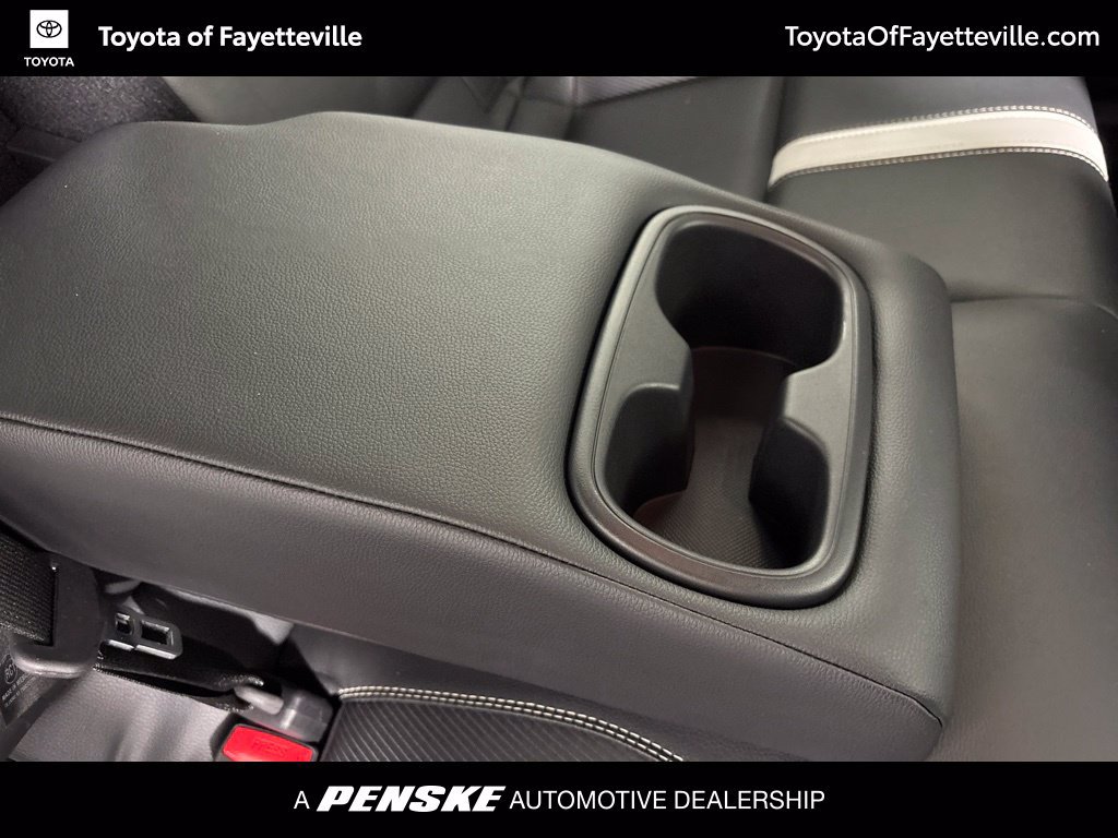 Used 2025 Toyota Camry SE w/ Convenience Package FWD image 9