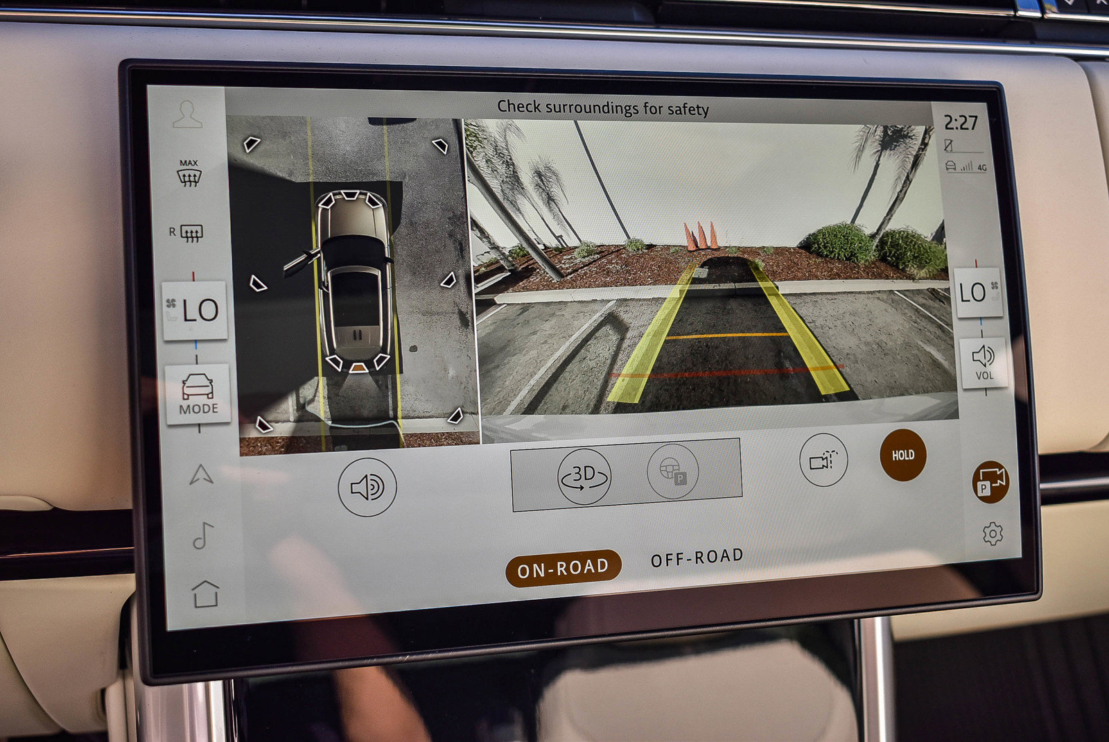 Used 2025 Land Rover Range Rover SE image 24