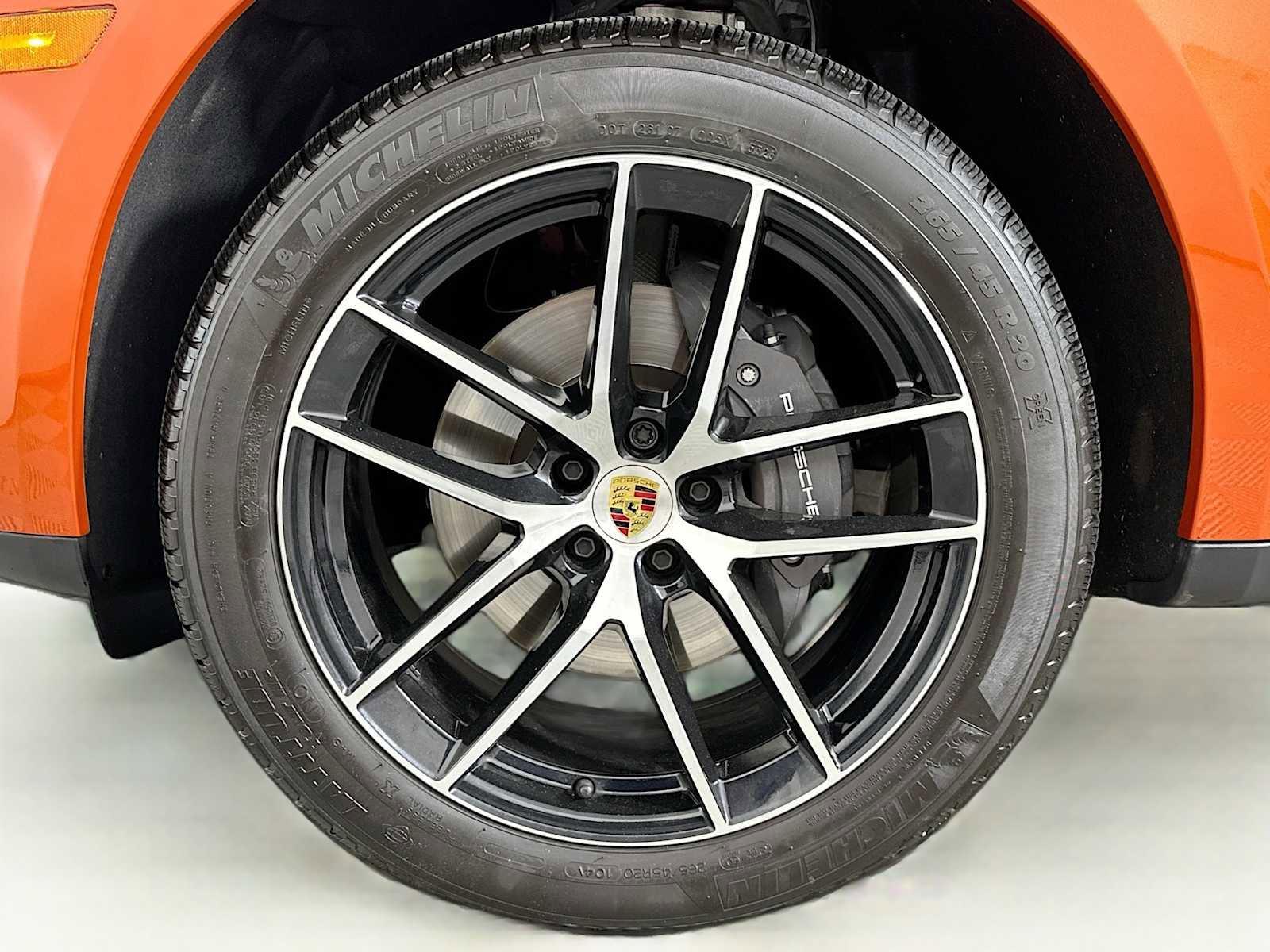 Certified 2024 Porsche Macan AWD/4WD image 31