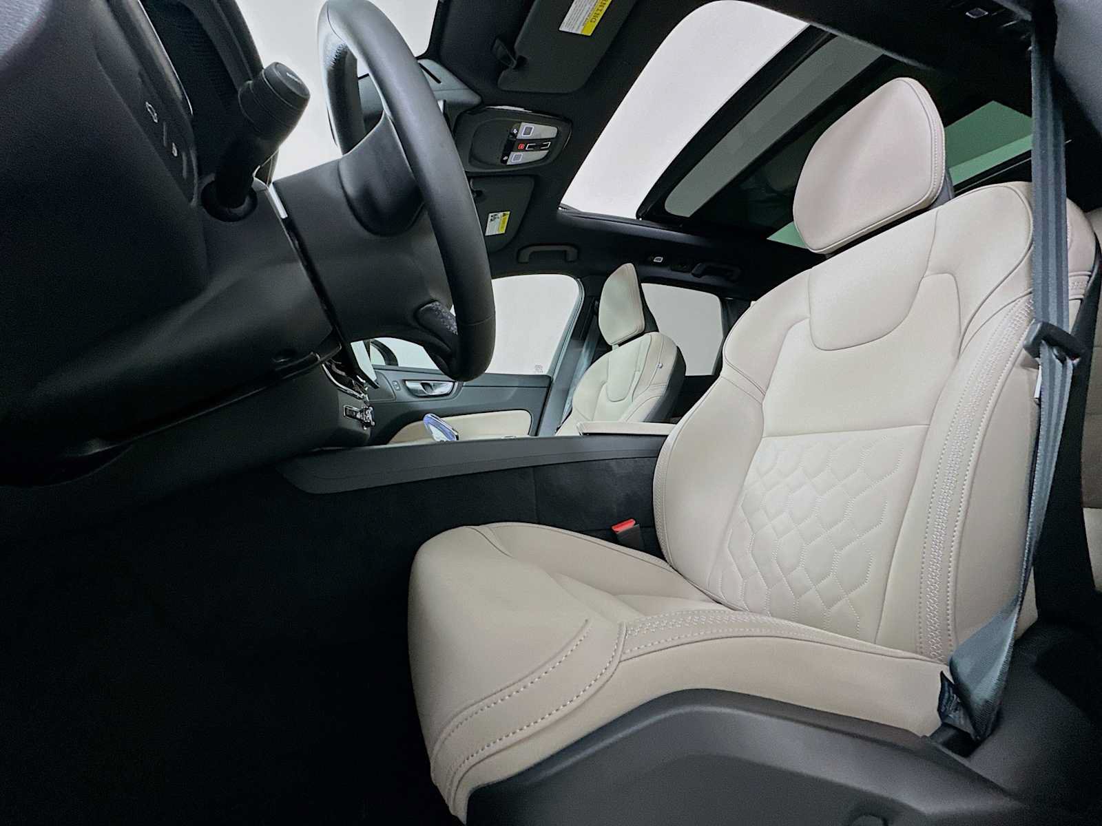 New 2026 Volvo XC60 T8 Plus w/ Protection Package AWD/4WD image 18