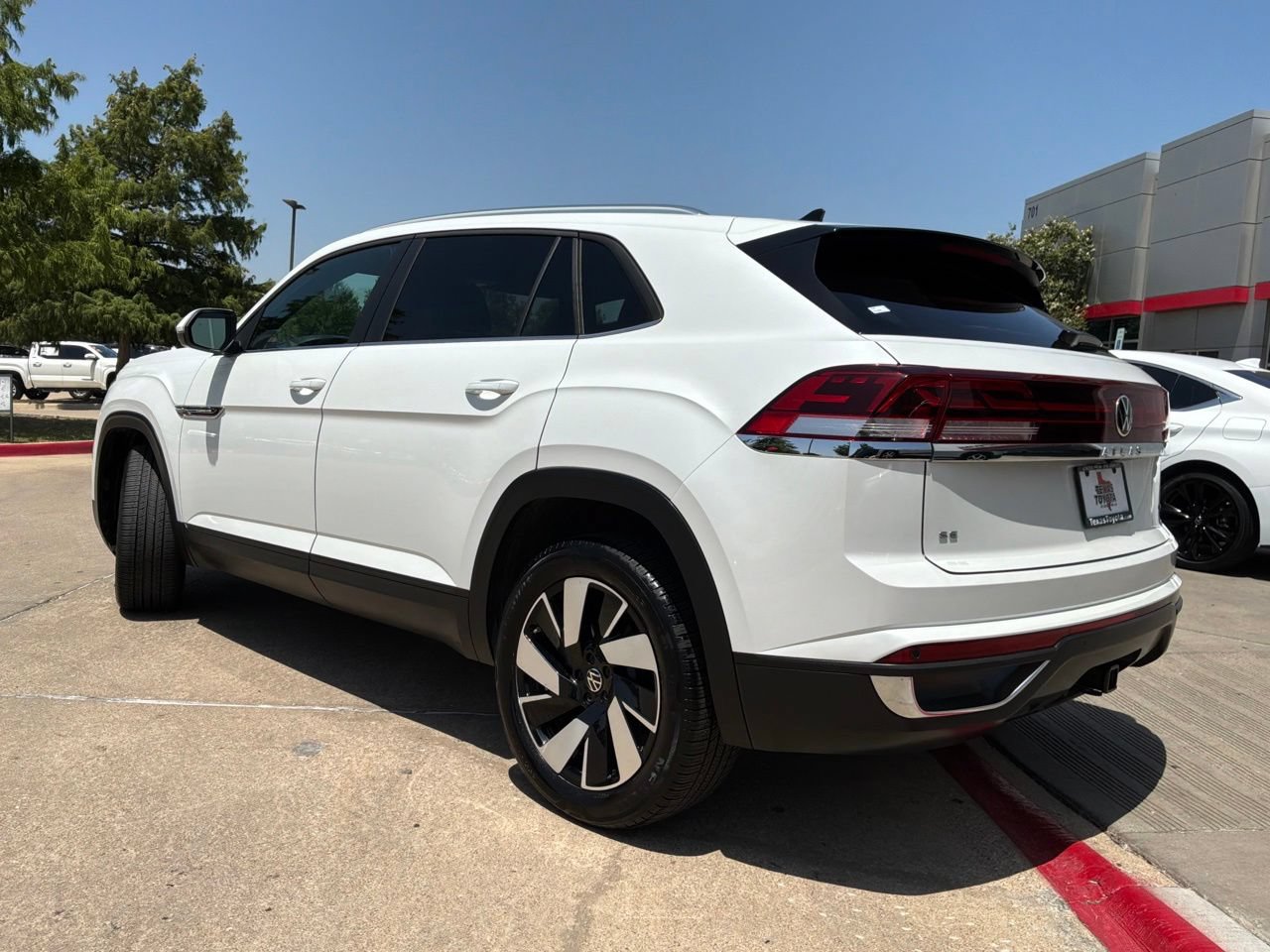 Used 2026 Volkswagen Atlas Cross Sport SE AWD/4WD image 8