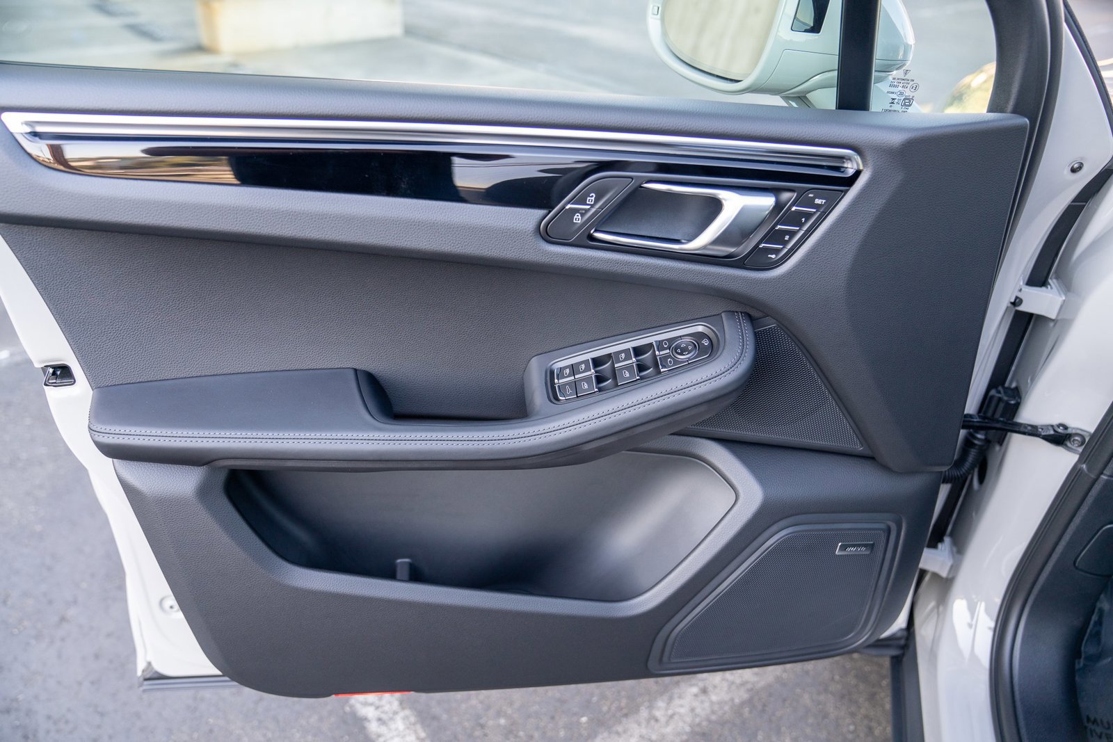 Certified 2026 Porsche Macan AWD/4WD image 11