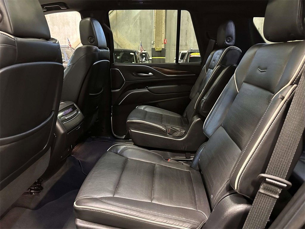 Used 2023 Cadillac Escalade Premium Luxury image 18