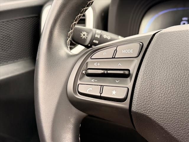 Certified 2024 Hyundai Venue Limited image 18