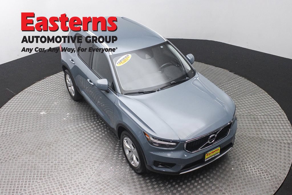Used 2021 Volvo XC40 T4 Momentum FWD image 3