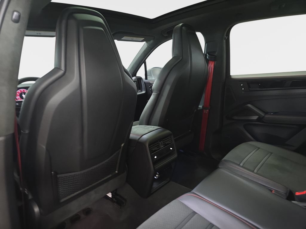 Used 2025 Porsche Cayenne GTS AWD/4WD image 16