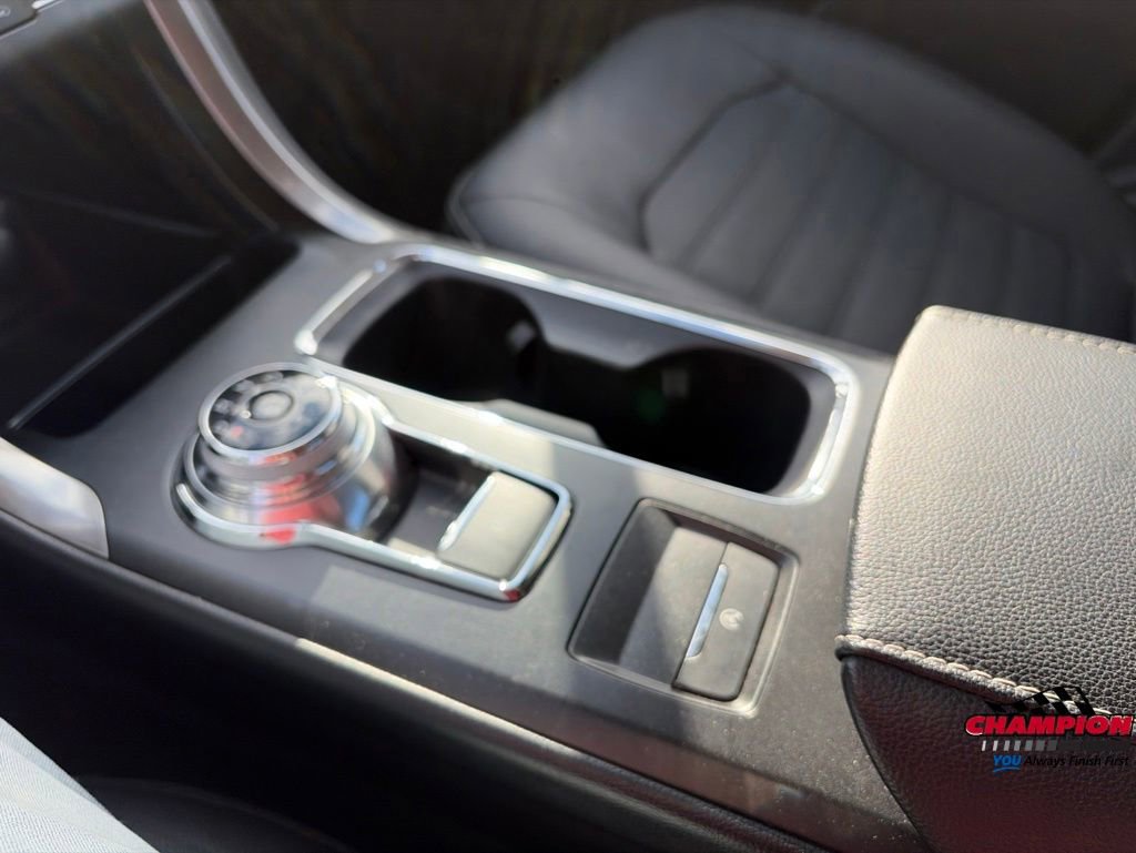 Used 2017 Ford Fusion SE w/ Fusion SE Technology Package FWD image 18