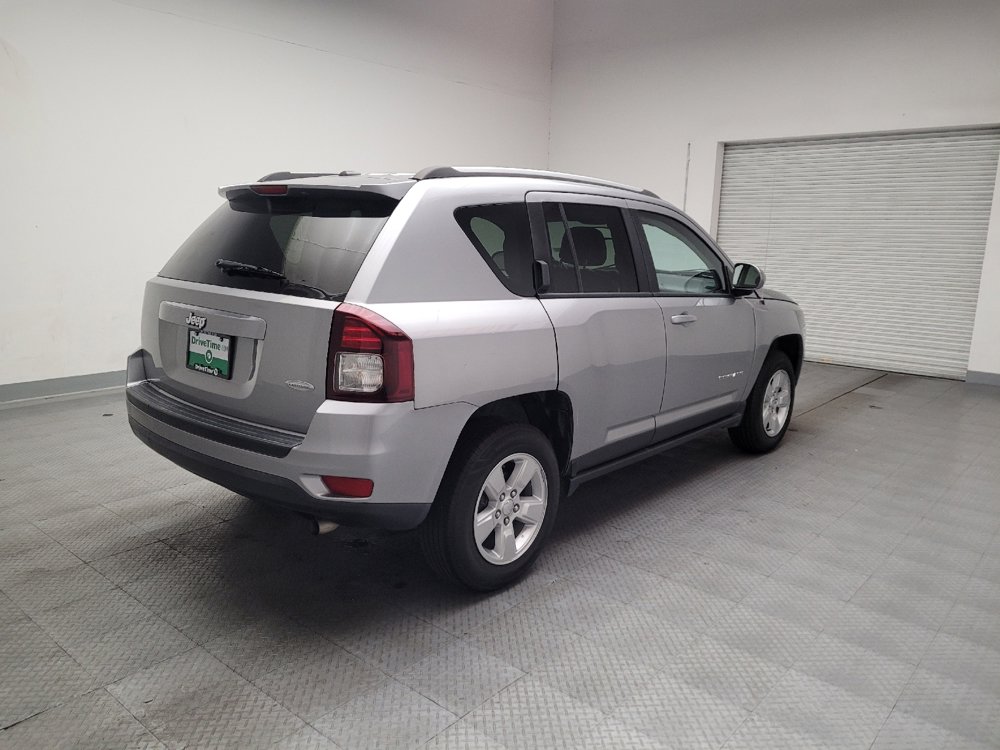 Used 2016 Jeep Compass Latitude FWD image 9