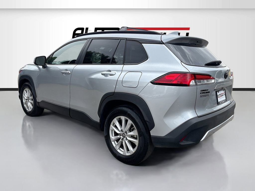 Used 2022 Toyota Corolla Cross LE w/ Black Badges Package (TMS) image 5