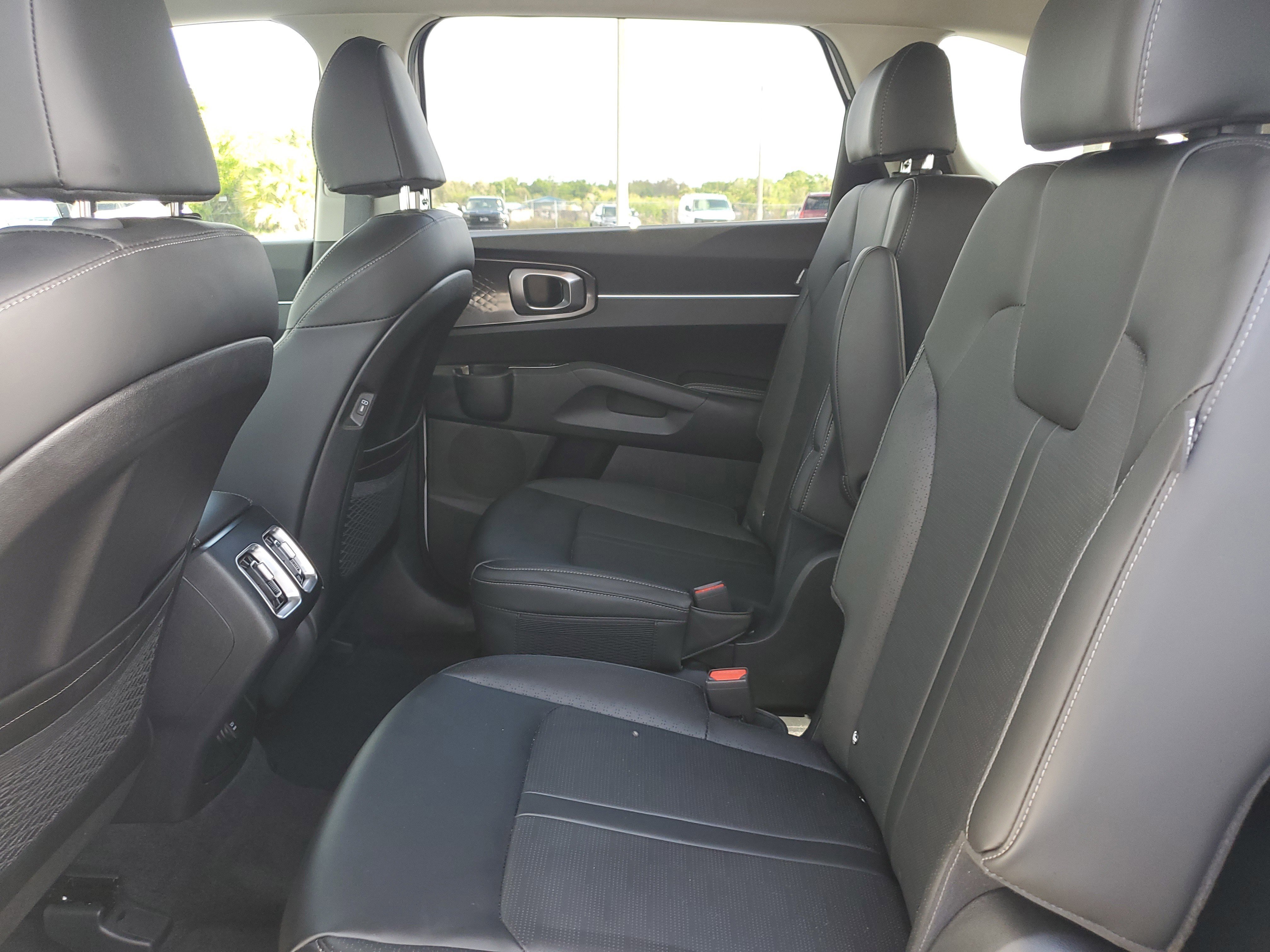 Used 2025 Kia Sorento EX image 12