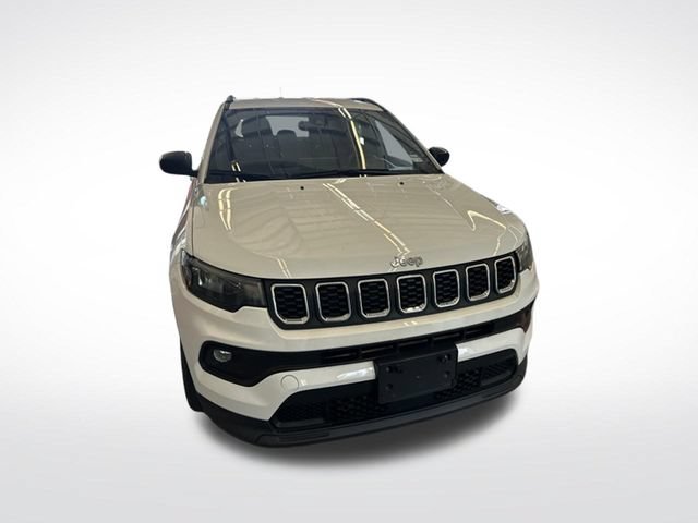 Used 2024 Jeep Compass Latitude AWD/4WD image 5