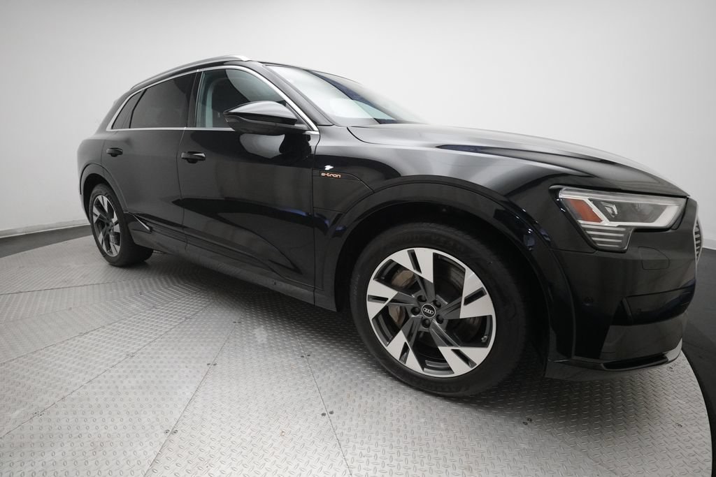 Used 2022 Audi e-tron Premium Plus w/ Premium Plus Package AWD/4WD image 37