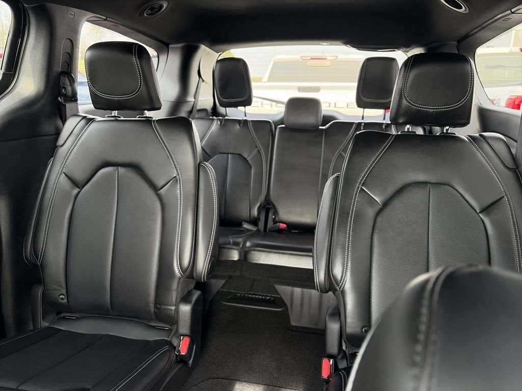 Used 2024 Chrysler Pacifica Touring-L w/ S Appearance Package FWD image 23