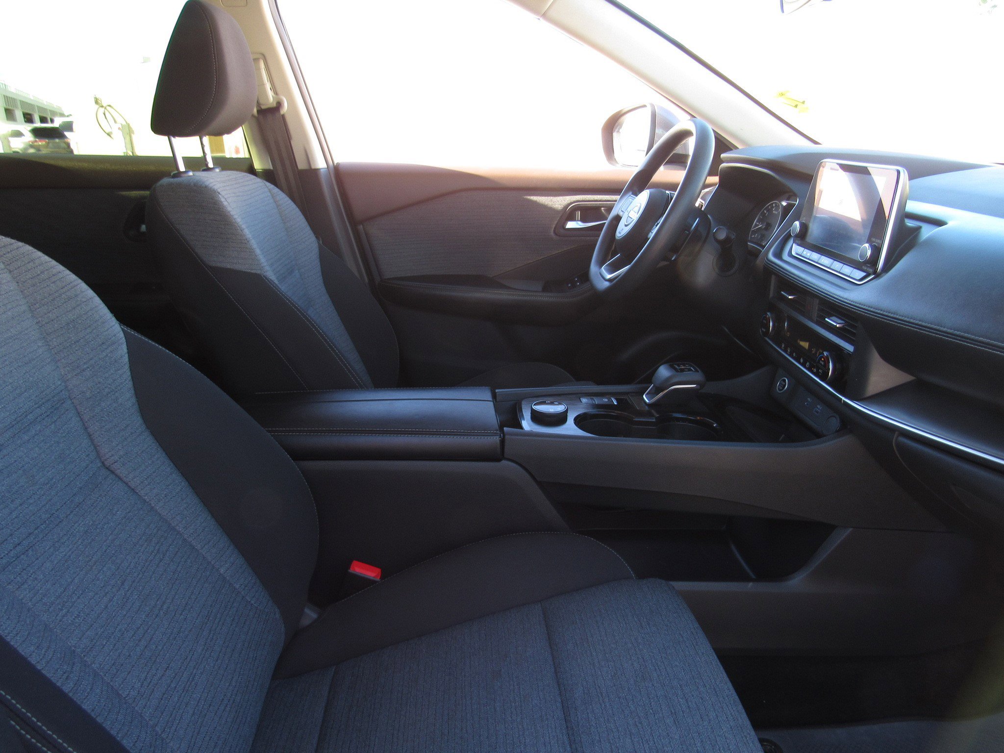Used 2023 Nissan Rogue SV image 8