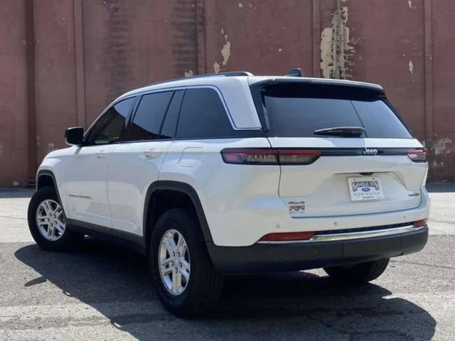 Used 2023 Jeep Grand Cherokee Laredo AWD/4WD image 18