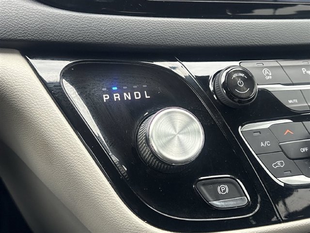 Used 2018 Chrysler Pacifica Touring-L Plus FWD image 16