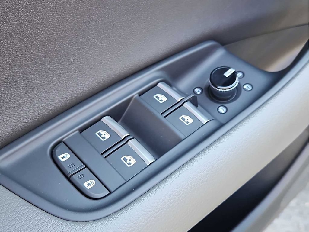 Certified 2025 Audi Q8 Premium AWD/4WD image 12