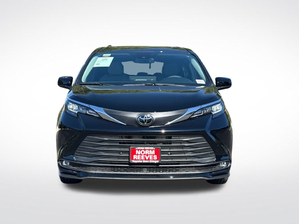 Certified 2026 Toyota Sienna XLE FWD image 8