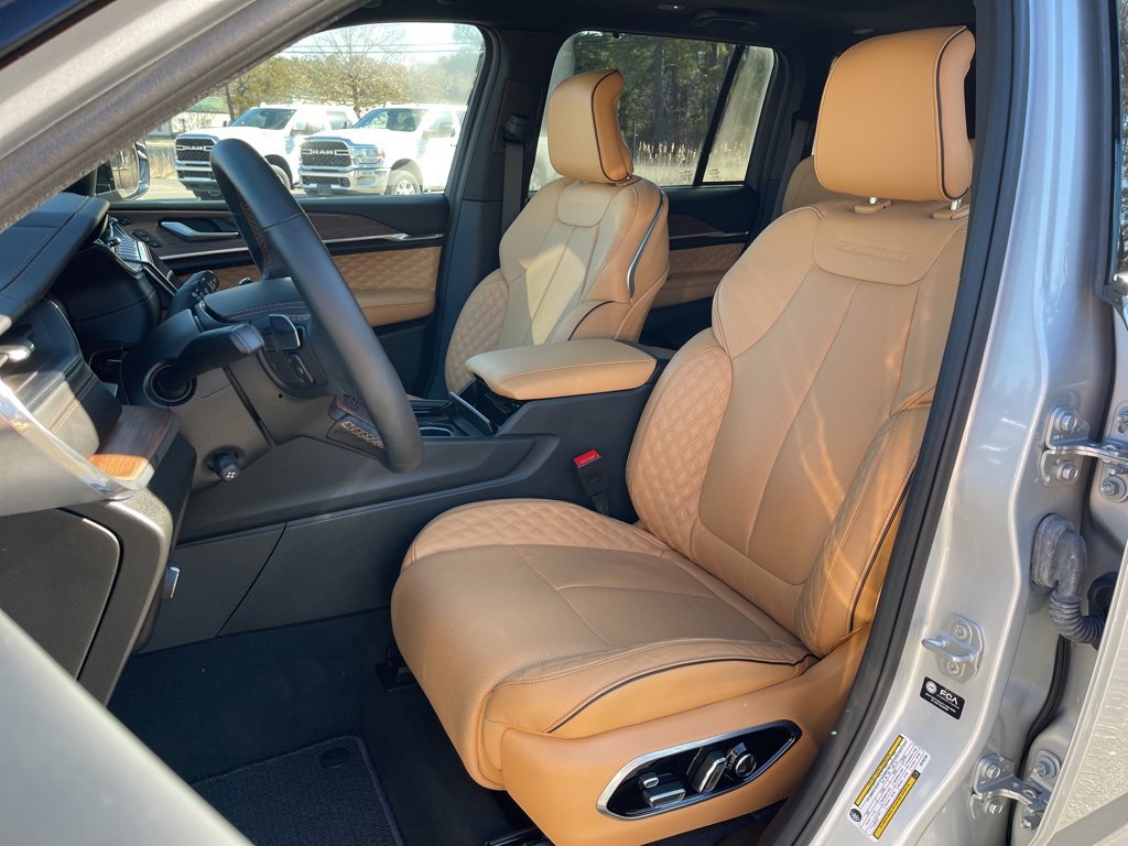 Used 2025 Jeep Grand Cherokee Summit w/ Adv Protech Group IV image 20