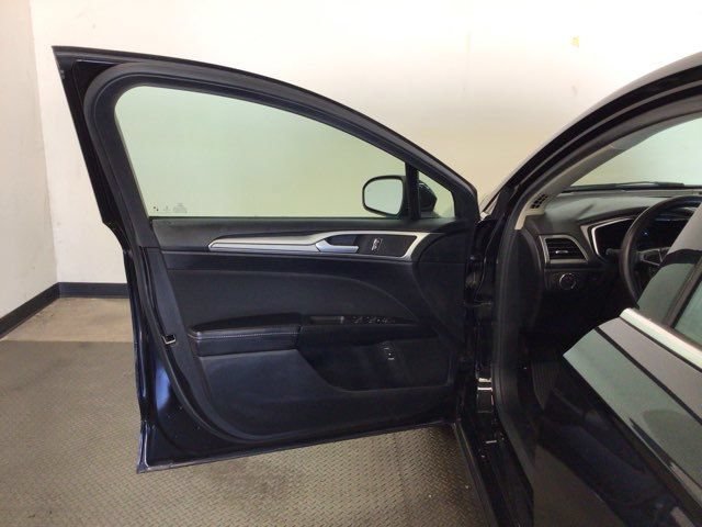 Used 2020 Ford Fusion SE FWD image 13