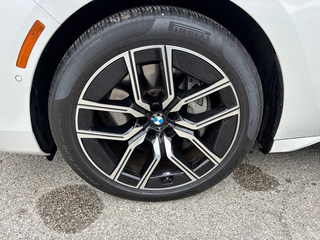 Used 2025 BMW 740i xDrive image 32