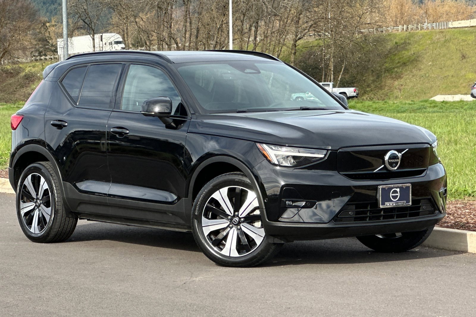 Used 2023 Volvo XC40 Recharge Plus video 1
