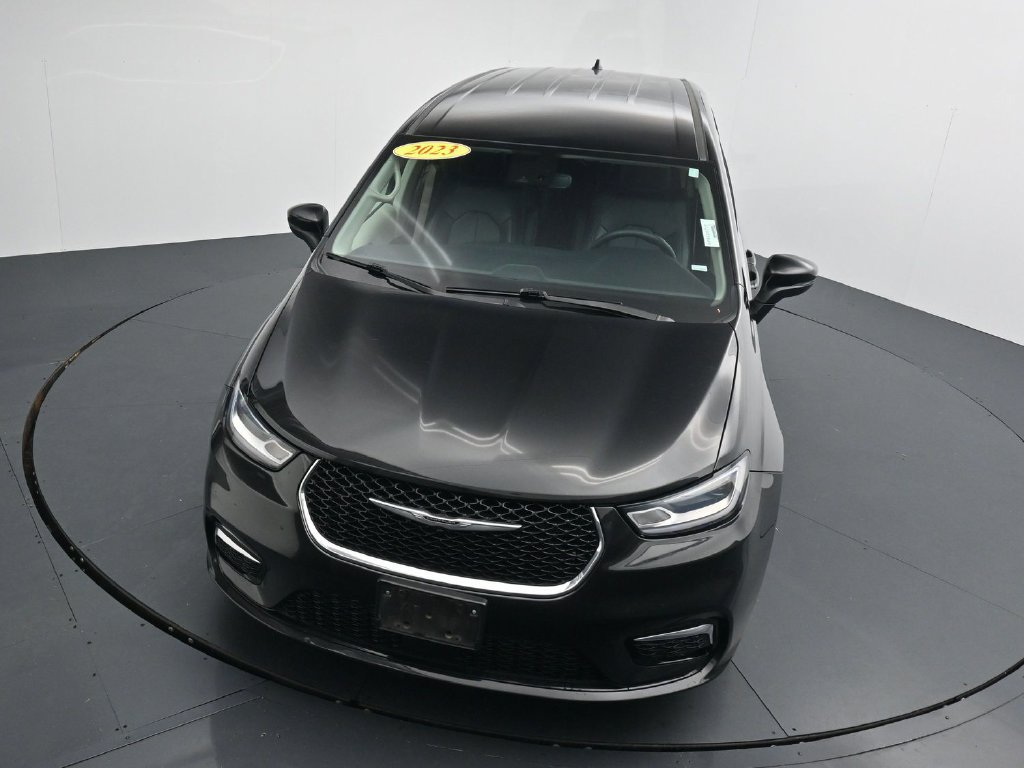 Used 2023 Chrysler Pacifica Touring-L FWD image 25